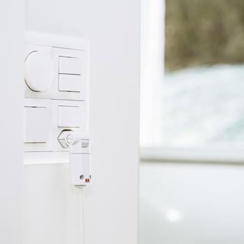 Preview: Fiche de montage pivotante-rabattable type 12 - Pour prises difficiles d‘accès - Flexible, réutilisable - Blanc - 250V-10A-IP20