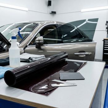 Preview: 4er-Set Auto Sonnenschutzfolie - Scheibentönungsfolie 300x50 cm - Schützt vor Sonne & UV-Licht - Ideal für Rückbank/Heckscheibe - Hält Innenraum kühl