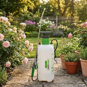 Preview: 8L pressure sprayer with brass head – Even distribution of fertilizer / plant protection products – Robust brass / stainless steel / plastic – With carrying strap – Ideal for garden & plant care