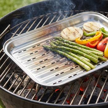 Preview: Plaque de grill en inox 34.5 x 24 cm avec rainures – barquette de grill réutilisable, alternative aux barquettes jetables en aluminium
