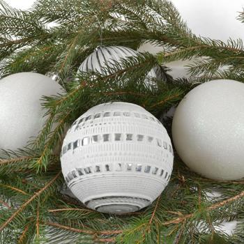 Preview: Weihnachtskugeln 4er-Set weiss - Ø 15 cm Christbaumkugeln mit 3 Designs für festliche Weihnachtsdekoration - Edler Baumschmuck Adventszeit Büro Zuhause
