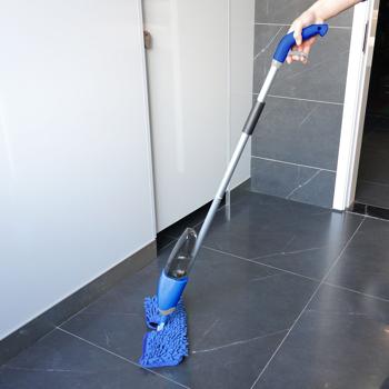 Preview: Practical 2-in-1 wet/dry floor wiper with spray function, FastSwap, 700 ml water tank, 180° swivel head, incl. 2 wiping cloths Preview: Practical 2-in-1 wet/dry floor wiper with spray function, FastSwap, 700 ml water tank, 180° swivel head, incl. 2 wiping cloths