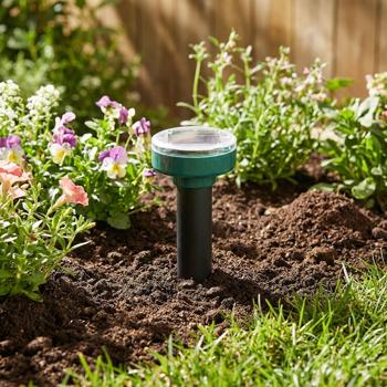 Preview: set of 4 mole and vole repellers, ground spikes, solar-powered, up to 2,800 m², IP44, environmentally friendly, without chemicals, quick results
