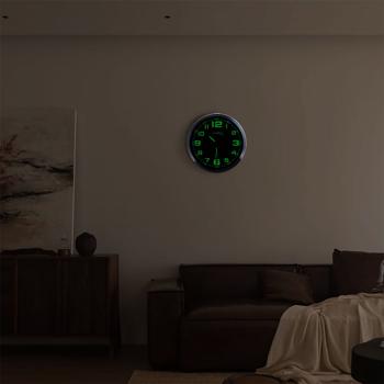 Preview:  Horloge murale radio-pilotée 30 cm – design moderne en aluminium, mouvement quartz silencieux, chiffres et aiguilles phosphorescents – idéale pour maison ou bureau, noire et argentée  Preview:  Horloge murale radio-pilotée 30 cm – design moderne en aluminium, mouvement quartz silencieux, chiffres et aiguilles phosphorescents – idéale pour maison ou bureau, noire et argentée