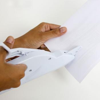 Preview: Ciseaux Automatiques Électriques - Coupe Précise Tissus Papier - Idéal Couture, Bricolage, Artisanat - Guide Réglable, Batterie AA/LR06, 22.5x12x3cm ABS