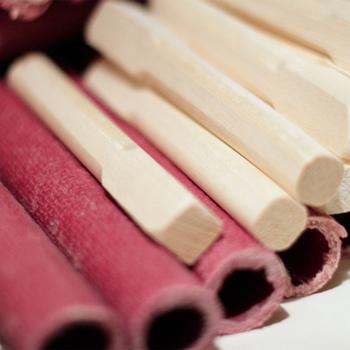 Preview: 20er-Set Wachsfackeln - Holzgriff & Handschutzteller - 60 min Brenndauer - Ideal für Gartenfest Hochzeit & Camping - Hergestellt in Deutschland Preview: 20er-Set Wachsfackeln - Holzgriff & Handschutzteller - 60 min Brenndauer - Ideal für Gartenfest Hochzeit & Camping - Hergestellt in Deutschland