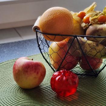 Preview: Efficace trappola per mosche della frutta, 2 pezzi, design a mela, rosso - Elegante trappola per mosche della frutta per il controllo della frutta e dei moscerini della frutta