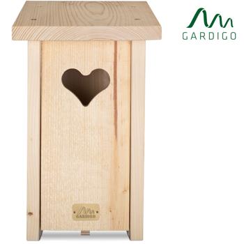 Preview: Nesting box with heart-shaped entrance hole, solid spruce wood, made with great attention to detail, ideal for sparrows, nuthatches and pied flycatchers