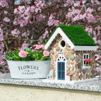 Preview: Lovely nesting aid, stone house look, real stones & artificial turf - bird house for tits & pied flycatchers, detailed decoration