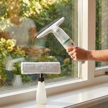 Preview: Akku-Fenstersauger mit 28cm Abziehbreite, weiss grün, 12W – inkl. 350ml Sprühset mit Mikrofaserwischer für eine streifenfreie Fensterreinigung