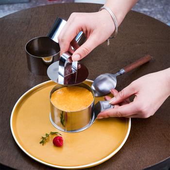 Preview: 6 anelli professionali per dolci e alimenti, Ø 8 cm x altezza 5 cm, incl. sollevatore e pinza, idee artistiche di cucina e pasticceria e presentazioni creative di cibi