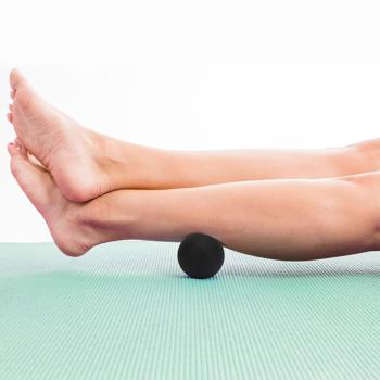Preview: Punctual massage ball, 8 cm, black - fascia trainer for effective pain relief & deep relaxation