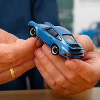 Preview: Advent calendar, model car Porsche 911 Turbo, accompanying book, scale 1:43