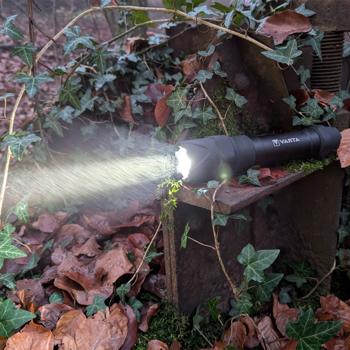 Preview: Torcia LED Varta, Indistruttibile, F30 Pro, 650lm, incl. batterie