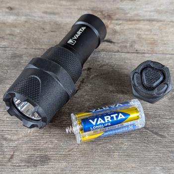 Preview: Torcia LED Varta, Indistruttibile, F10 Pro, 300Im, incl. batterie