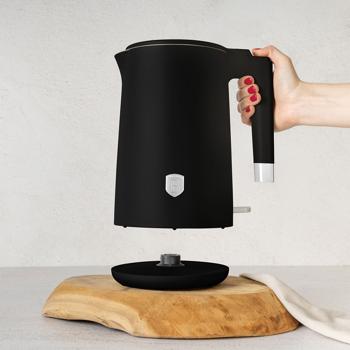 Preview: Matt black double-walled kettle (1.7L, 1800W): 360° rotatable, energy-saving & safe, cool touch, fast & stylish for your kitchen