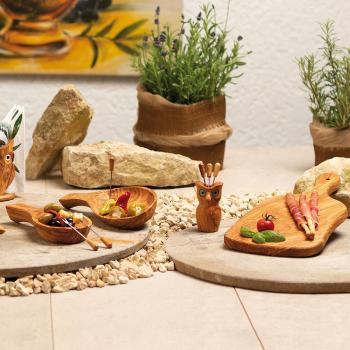 Preview: Tapas-Set aus Olivenholz - Handgefertigte Schale 22 cm & Fass mit 6 Snack-Gabeln - antibakteriell, robust, kratzfest - 8-teilig - Made in Italy