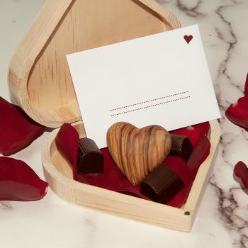 Preview: Olivenholz Handschmeichler Herz - Glücksbringer Talisman Dekoartikel - 5x5cm Unikat Handarbeit Italien - 100% Natur & MOCA-zertifiziert