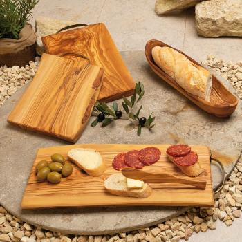 Preview: Olivenholz Brett mit Messinggriff - Rustikales Servier- & Schneidebrett für Antipasti & Käse - Handgefertigt, 39x16x2cm