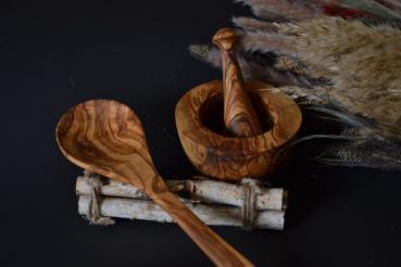 Preview: Mestolo da zuppa in legno d‘ulivo fatto a mano, lungo 35 cm - Design rustico per un tocco mediterraneo in cucina e in tavola