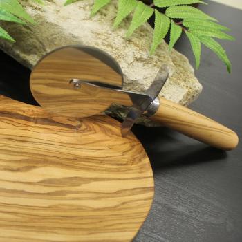 Preview: Pizza cutter, olive wood handle, with thumb guard, 19 x 7 x 2.5 cm