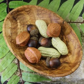 Preview: Medium oval bowl, olive wood, pattern, 16 x 10x 2,5cm Preview: Medium oval bowl, olive wood, pattern, 16 x 10x 2,5cm