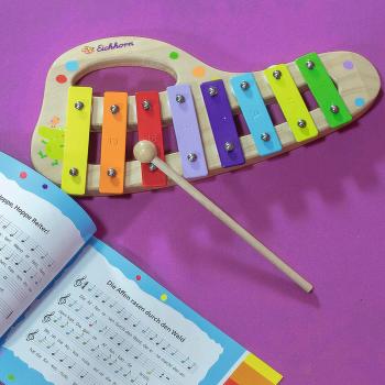 Preview: Xylophon aus Kiefernholz - Musikinstrument für Kinder ab 2 Jahren mit 8 Tönen, 1 Klöppel & Liederheft - Spielend Musik entdecken - 30x15cm - Braun/Bunt