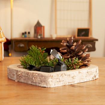 Preview: Herzförmige Holzschale - Naturrand & Unikat-Maserung - 20x20x2.2cm Dekoschale für Kekse Snacks & Bonbons - Tanne Braun