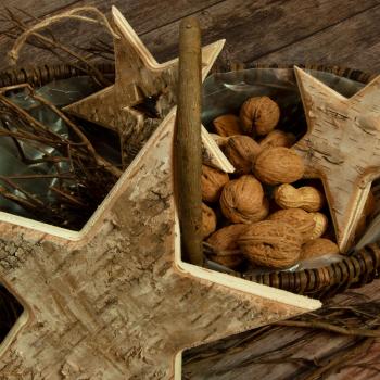 Preview: Holz Stern Deko - Natur Tanneholz Braun mit Naturrand & Kordel zum Aufhängen - 15x15x2cm - Handgefertigt, vielseitig legbar/stellbar