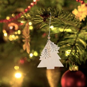 Preview: Christbaum-Anhänger Holz - naturbelassen zum Beschriften, Bemalen, Bekleben - Hängedekoration, Tischdeko - MDF Braun - mit Schnur zum Aufhängen