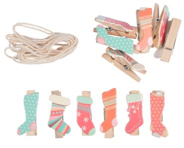 Preview: Klammern aus Holz - Weihnachtssocken Design - Bunte Mini Dekoklammern zum Befestigen von Fotos, Notizen, Geschenken - Verschliessen von Tüten