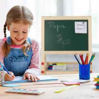 Preview: Children’s easel made of pine wood – double-sided with chalkboard, whiteboard & magnetic surface – height-adjustable – storage tray – foldable brown/green/white