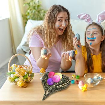 Preview: Natur-Pflanztopf Herz - Dekoschale aus Ästen geflochten - Grün/Gold, 25x20x5 cm - Für Innen & Aussen - Umweltfreundlich & vielseitig einsetzbar