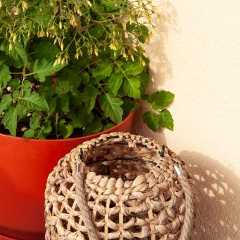 Preview: Windlicht Natur aus Rattan - Gemütliche Atmosphäre & hübsches Schattenspiel - Henkel aus Jute - Ø 24 x 36 cm - Für Kerzen mit Kerzenglas