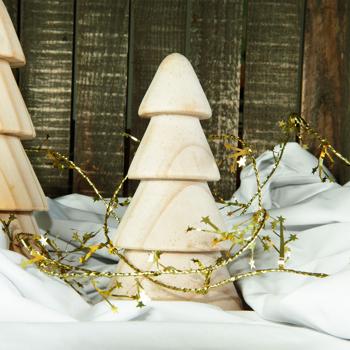 Preview: Deko Figur Tannenbaum aus Pinienholz - Stilvolle Holz Dekoration für gemütliches Ambiente - Rustikal, minimalistisch & klassisch - Braun, 10x18cm Preview: Deko Figur Tannenbaum aus Pinienholz - Stilvolle Holz Dekoration für gemütliches Ambiente - Rustikal, minimalistisch & klassisch - Braun, 10x18cm