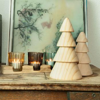 Preview: Deko Figur Tannenbaum aus Pinienholz - Stilvolle Holz Dekoration für gemütliches Ambiente - Rustikal, minimalistisch & klassisch - Braun, 10x18cm Preview: Deko Figur Tannenbaum aus Pinienholz - Stilvolle Holz Dekoration für gemütliches Ambiente - Rustikal, minimalistisch & klassisch - Braun, 10x18cm