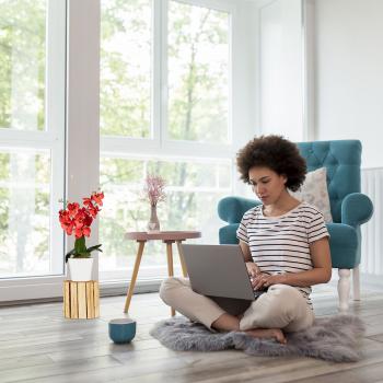 Preview: Blumenhocker naturbelassenes Tannenholz - Pflanzenständer Schicker zeitloser Hocker - Ø 20 cm - Ideal für Ihre Lieblingspflanzen Deko