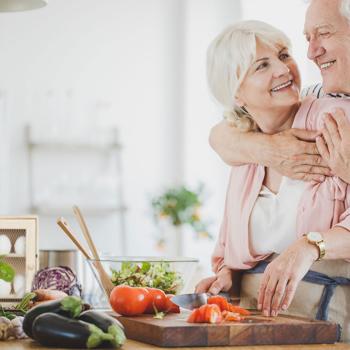 Preview: Eierschrank Holz Landhausstil - Dekorative Aufbewahrung mit 12 Mulden für Eier - Hinstellen in der Küche - 25x18x12cm MDF
