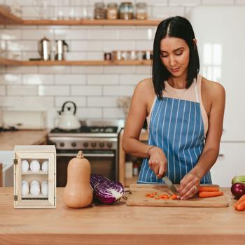 Preview: Eierschrank Holz Landhausstil - Dekorative Aufbewahrung mit 12 Mulden für Eier - Hinstellen in der Küche - 25x18x12cm MDF