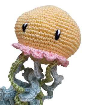 Preview: Häkel-Qualle Kuscheltier für Kinder - Handgemacht in Europa - 22 cm - 100% Baumwolle - Liebevoll gehäkelt für Spiel & Spass - Süsses Geschenk