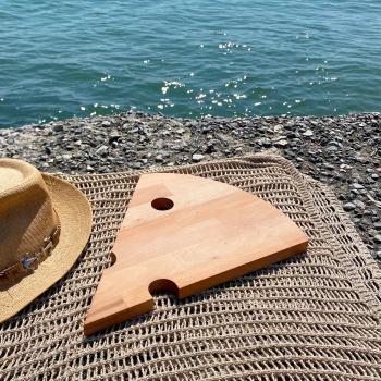 Preview: Käsebrett Dreieckig aus Buche - Lebensmittelecht - 40x30cm Braun - Servierbrett für Käse, Vorspeisen & Snacks - Stilvoll & Praktisch