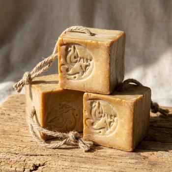 Set of 3 authentic Aleppo Soaps 100 g with Cord, Laurel Oil 3%: Natural soap handcrafted in Syria for sensitive skin, vegan care & hair washing