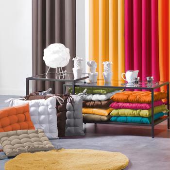 Preview: 2er-Set Stuhlkissen gesteppt - Sitzkomfort für Wohnzimmer & geschützten Aussenbereich - Polyester, grau, 40x40 cm, mit Bändchen, langlebig