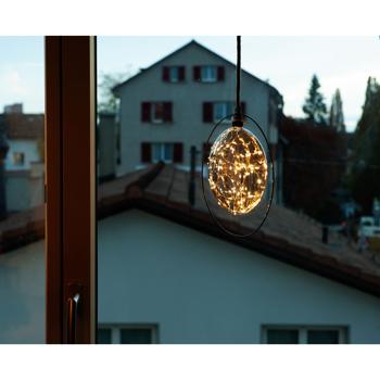 Preview: Flache LED Hängekugel-Deko - Zauberhafte Weihnachtsstimmung für Fenster & Türen - Glas, Ø 18 cm, grau/braun, inkl. Schnur, batteriebetrieben