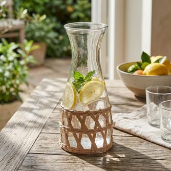 Glass carafe 1200 ml with rattan – stylish water carafe for refreshments – elegant glass carafe with natural rattan weave – perfect gift