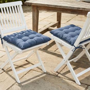 Preview: Lot de 4 coussins de chaise matelassés 46 x 46 cm cobalt – Coussins d’assise confortables pour chaises de cuisine et de jardin – Épaisseur 8 cm – Protection UV – Avec liens de fixation