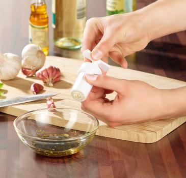 Preview: Garlic press & storage with dosing spindle Preview: Garlic press & storage with dosing spindle