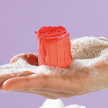 Preview: 6 rote Rosen-Duftseifen Geschenk-Box - Hautfreundliche Pflege mit zartem Rosenduft für entspannende Bäder & Händewaschen - Dekoelement - Muttertag