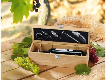 Preview: 5-teiliges Sommelier-Set in edler Bambusholz-Geschenkbox für 1 Weinflasche - bruchgeschützter Wein-Versand - Kellnermesser, Thermometer, Ausgiesser
