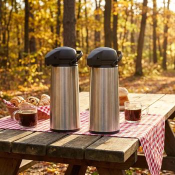 Set di 2 caraffe termiche sottovuoto in acciaio inox con pompa – 1,9 litri